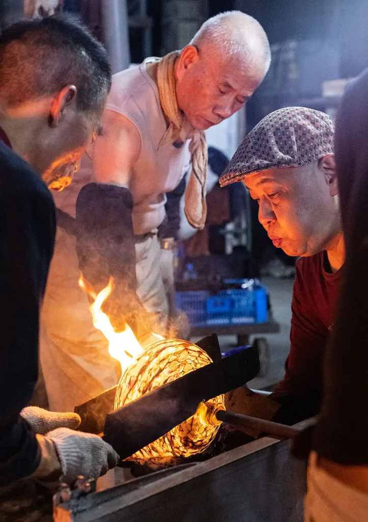 吹製玻璃工藝並非粗放,而是一種對材料狀態高度敏感的技術體系